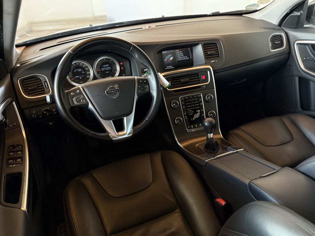 VOLVO V60 “SUMMUM”
