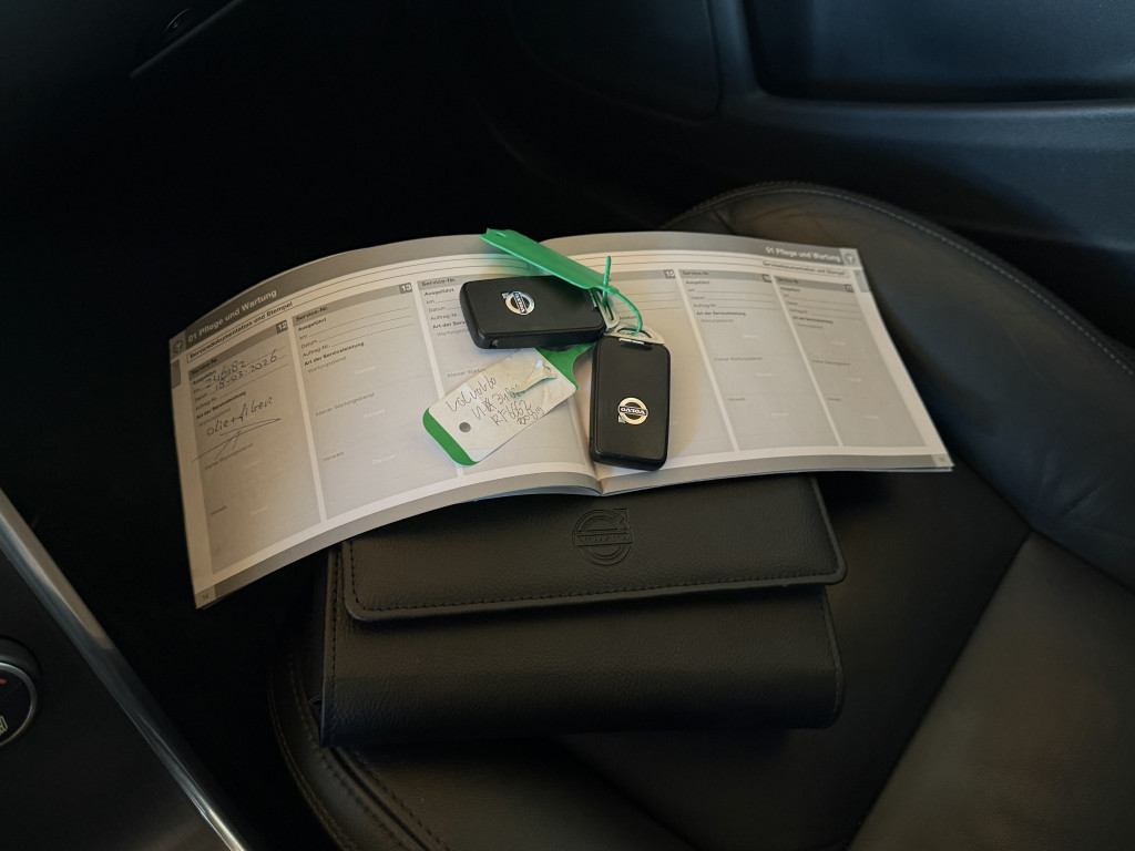 VOLVO V60 “SUMMUM”