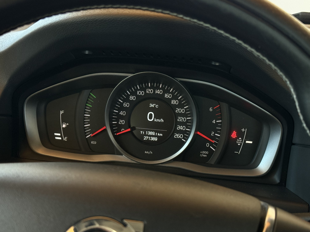 VOLVO V70 D3
