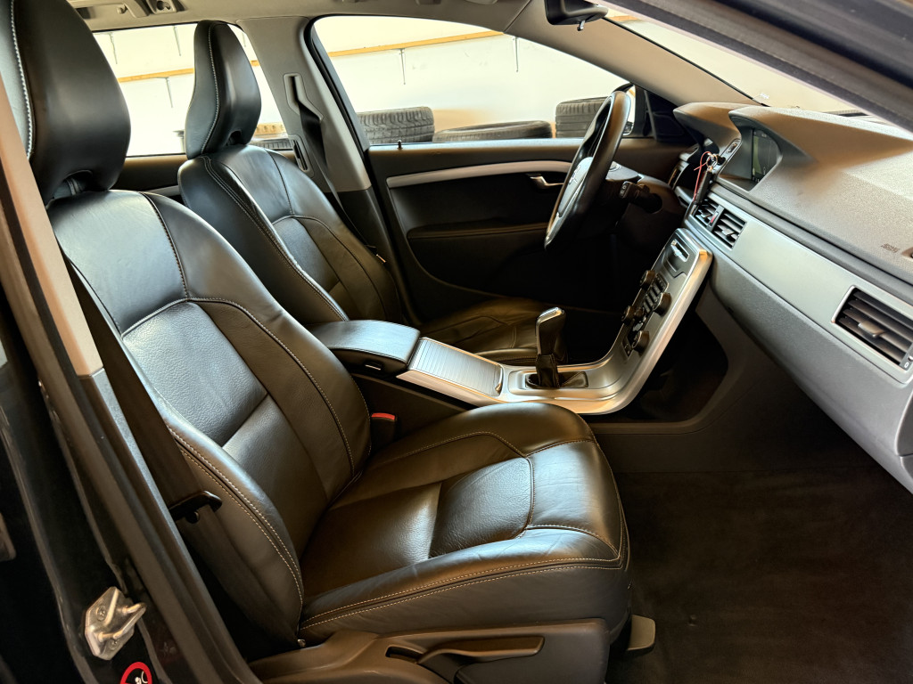 VOLVO V70 D3
