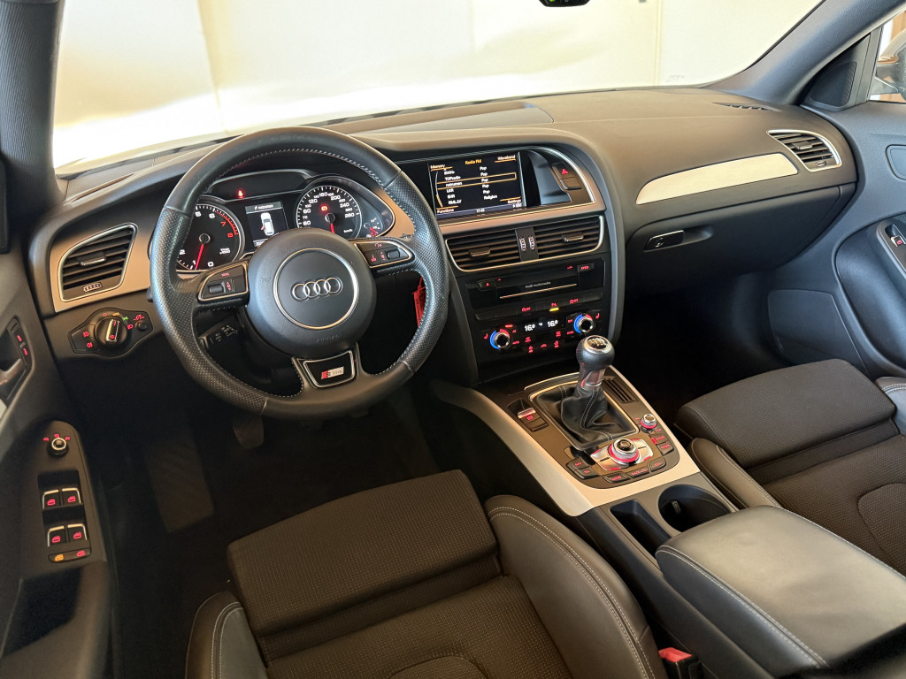 AUDI A4 S-LINE
