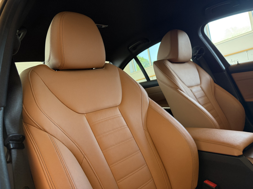 BMW 330I “M-SPORTSPAKET”