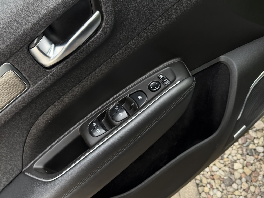 RENAULT KOLEOS “INITIALE PARIS”
