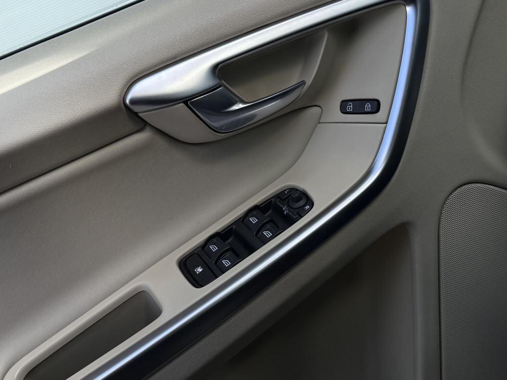 VOLVO XC60 AWD