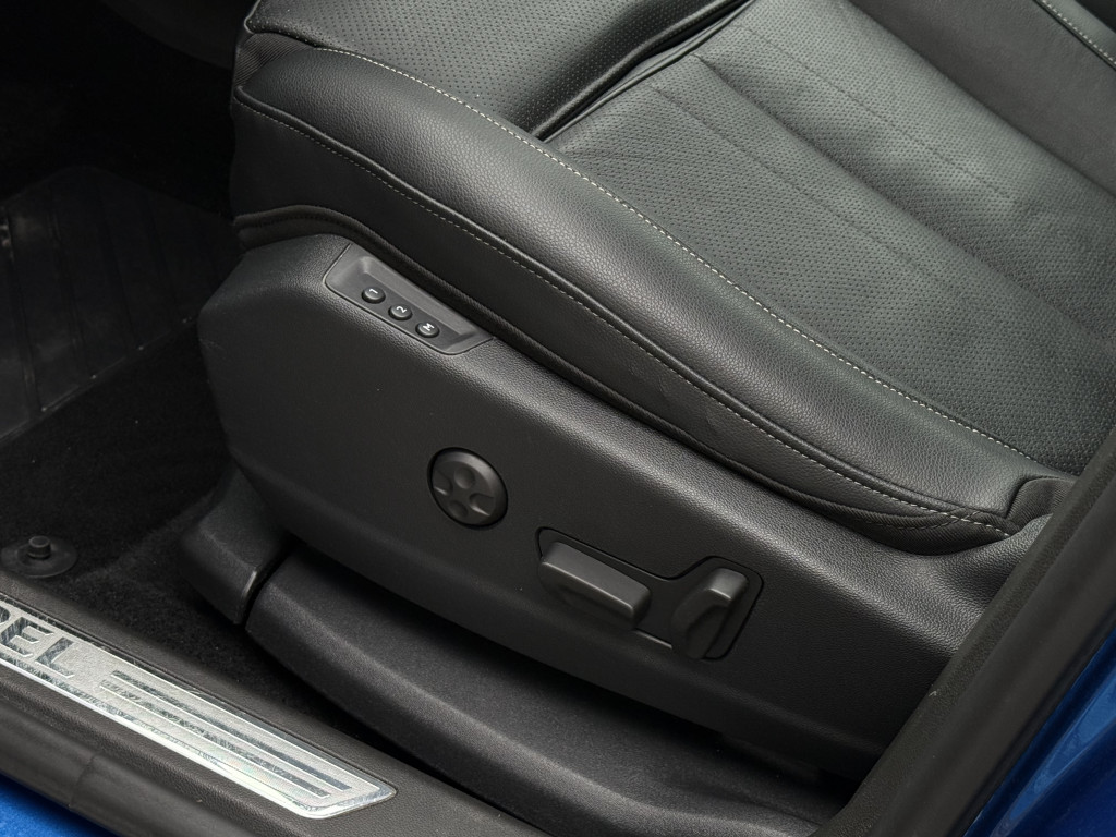 OPEL GRANDLAND X “ULTIMATE”