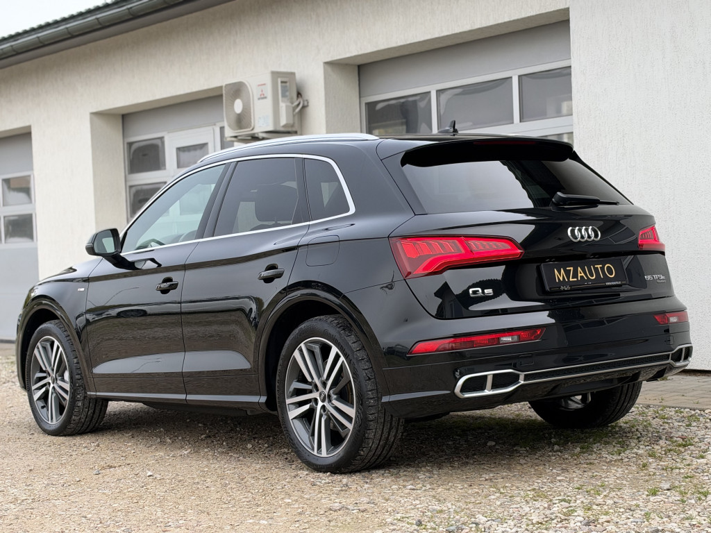 AUDI Q5 55TFSI E S-LINE