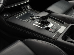 AUDI Q5 55TFSI E S-LINE