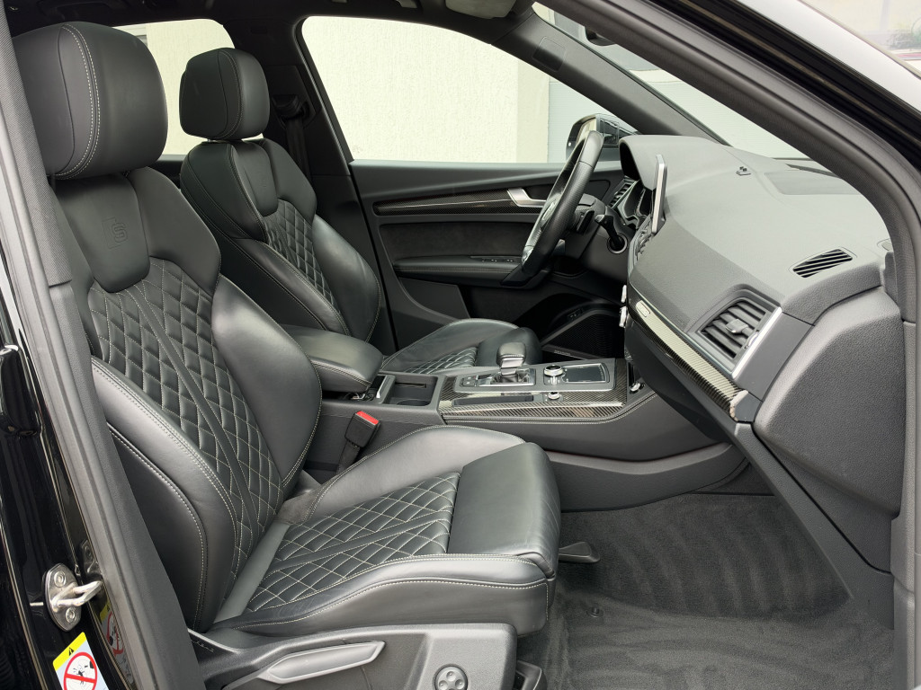 AUDI Q5 55TFSI E S-LINE