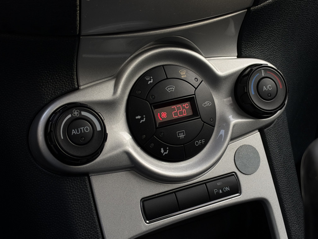 FORD FIESTA “TITANIUM”