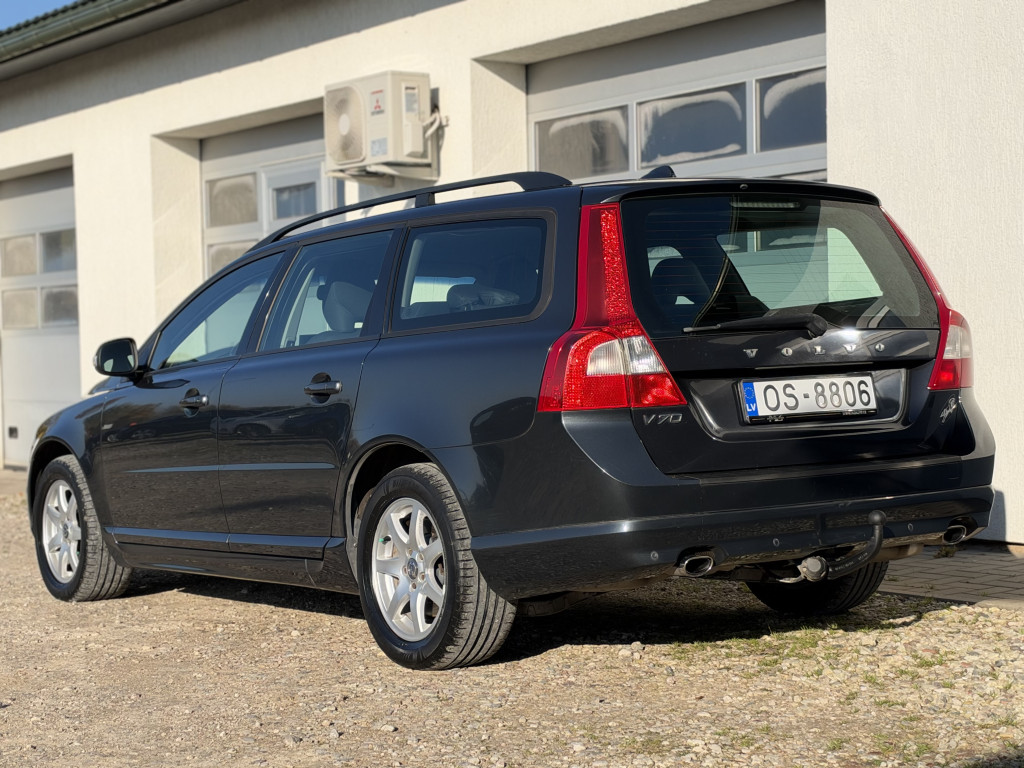 VOLVO V70 D5