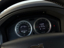 VOLVO V70 D5
