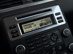 VOLVO V70 D5