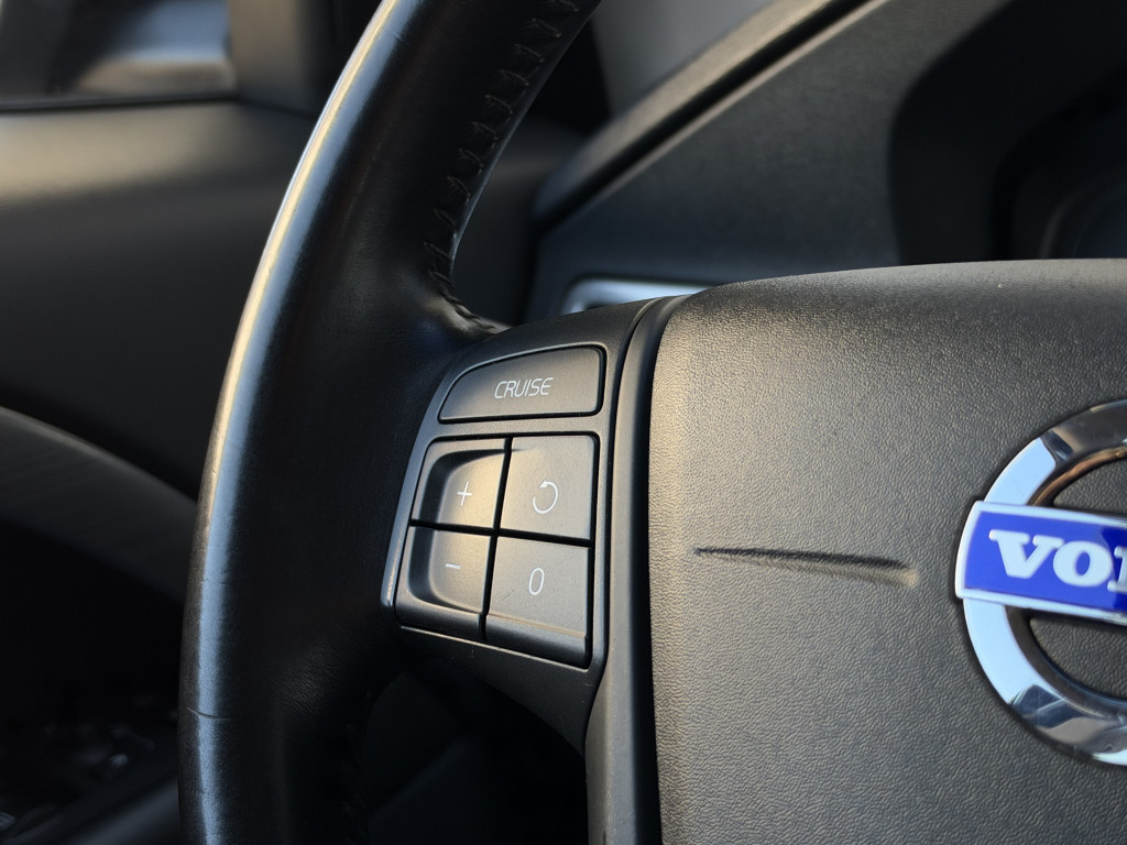 VOLVO V70 D5