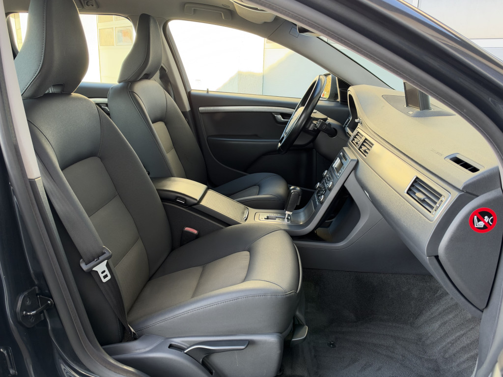 VOLVO V70 D5