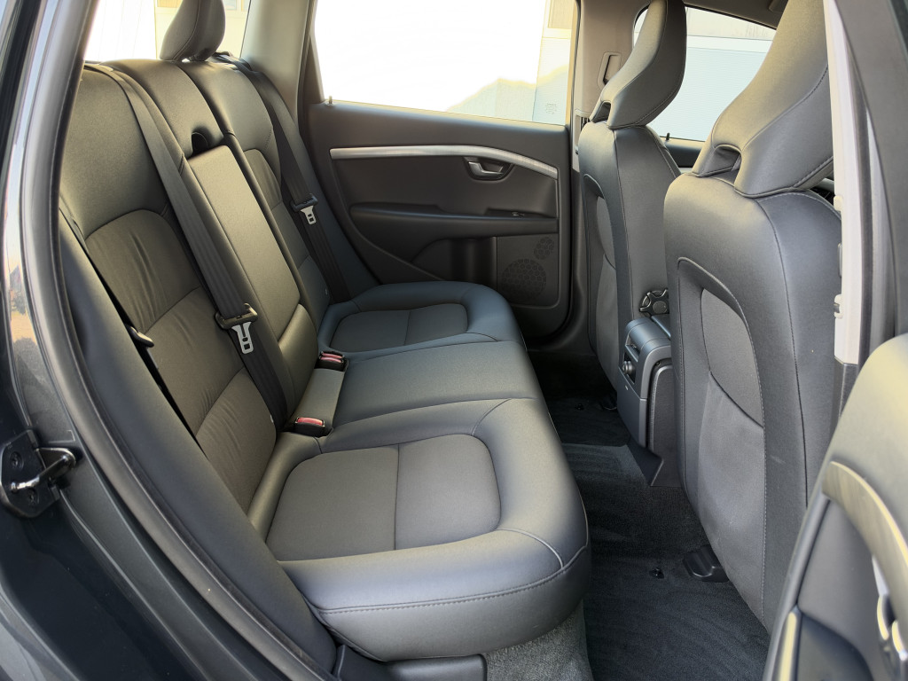 VOLVO V70 D5