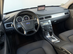 VOLVO V70 D5